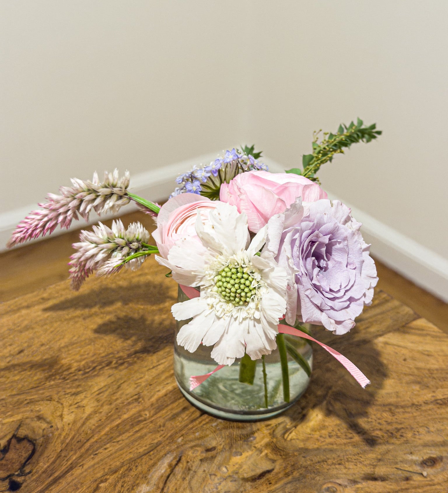 Minimalist centerpiece