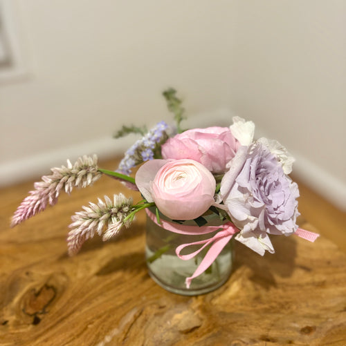 Minimalist centerpiece